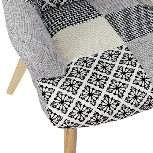 Fotel uszak Helsinki szary patchwork skandynawski do salonu na wysokich drewnianych nogach