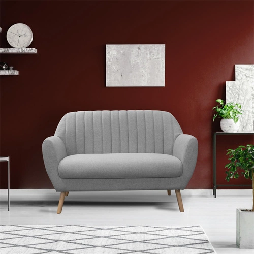 Sofa skandynawska Bella Intesi szara 2-osobowa tapicerowana z podłokietnikami do salonu