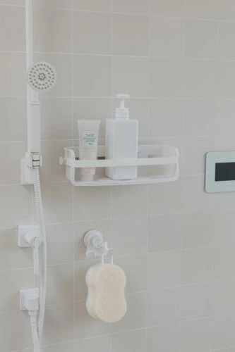 Umbra FLEX biała półka łazienkowa wisząca pod prysznic bez wiercenia z systemem Gel-Lock