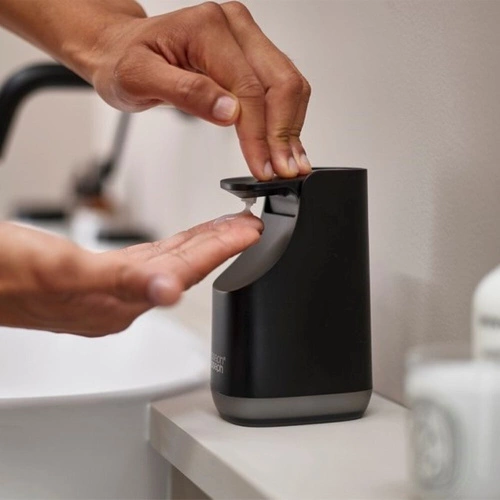 Dozownik do mydła Slim Joseph Joseph czarny nowoczesny do łazienki lub kuchni 350 ml