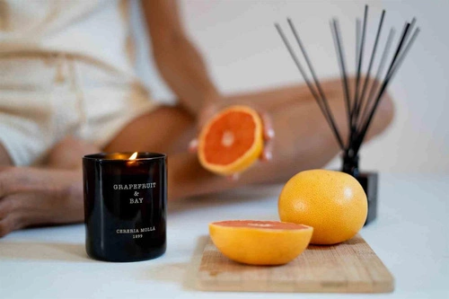 Świeca zapachowa sojowa Cereria Molla Boutique Grapefruit & Bay czarna do salonu 230g