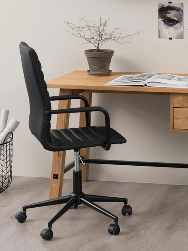 Winslow wygodny fotel biurowy ergonomiczny obrotowy czarny skórzany z podłokietnikami do biura