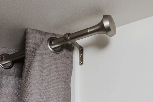 Karnisz pojedynczy Umbra Ella nowoczesny srebrny regulowany do salonu 92-183 cm