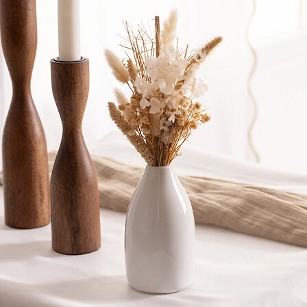 Wazon ceramiczny Flo biały z kompozycją kwiatową do salonu 27 cm