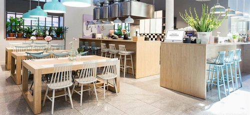 Krzesło drewniane Fameg Stick personalizowane do jadalni i kuchni w stylu skandynawskim