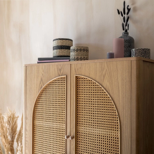 Szafa boho z rattanu Tiria 2-drzwiowa do sypialni i salonu, głębokość 40 cm, naturalna