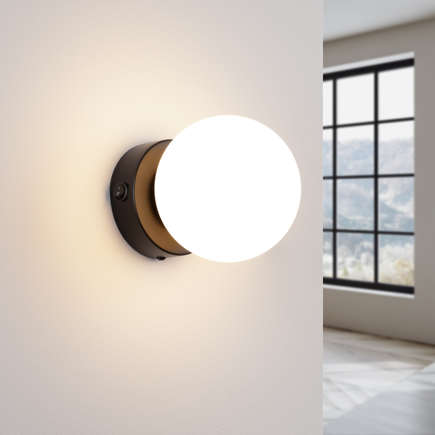 Nowoczesny kinkiet ścienny YOLI 1 czarny SOLLUX LIGHTING kula do sypialni i salonu 14 cm