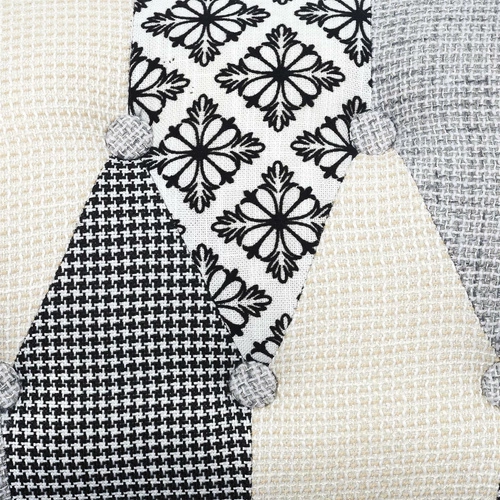 Krzesło do jadalni Eleonora Intesi tapicerowane patchwork szare skandynawskie z drewnianymi nogami