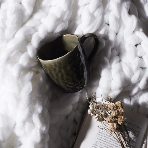 Kubek ceramiczny Noyer 330 ml zielony glamour do kawy i herbaty Intesi