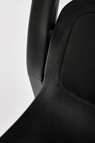 Krzesło ogrodowe Maud Intesi czarne nowoczesne z tworzywa sztucznego łatwe w czyszczeniu sztaplowane