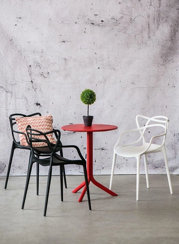 Krzesło Lexi czarne inspirowane Master chair nowoczesne do jadalni z tworzywa sztaplowane