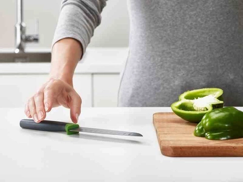 Organizer kuchenny Joseph Joseph z 4 nożami kuchennymi do warzyw i mięsa szary