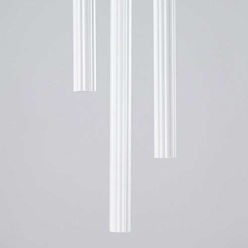 Nowoczesna biała lampa wisząca ARCHE 3P regulowana do salonu i nad stół 3-punktowa