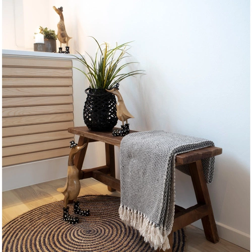 Ławka drewniana do przedpokoju Barcelona Intesi z naturalnego drewna tekowego w stylu skandynawskim