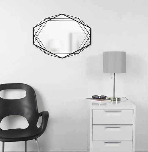 Lustro Prisma Umbra sześciokątne czarne nowoczesne na ścianę do przedpokoju