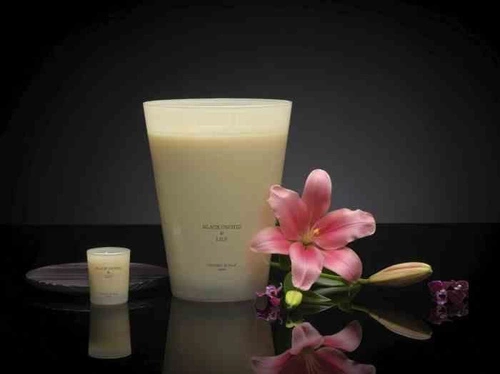 Świeca sojowa XXL Cereria Molla Black Orchid & Lily zapachowa do salonu beżowa 3,5kg