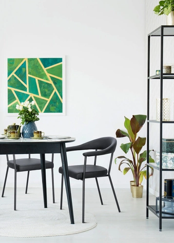 Krzesło tapicerowane Ava Actona do jadalni i salonu czarne ekoskóra z podłokietnikami industrialne