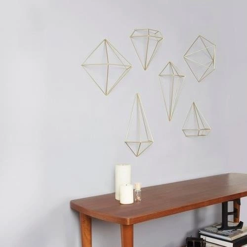Ozdoba ścienna metalowa Prisma Brass Umbra geometryczna złota dekoracja ścienna do salonu