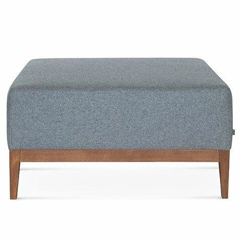 Pufa Snug FAMEG tapicerowana kwadratowa 80x80 cm bukowa do salonu nowoczesna modułowa