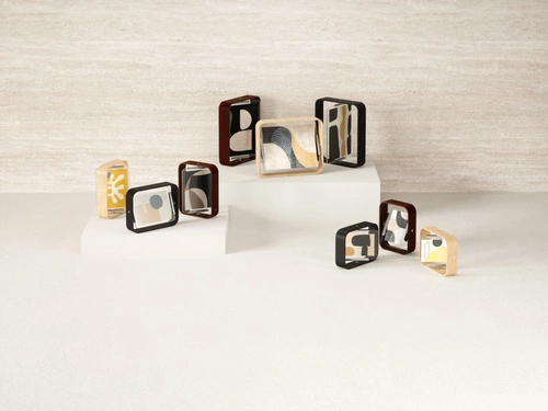 Ramka na zdjęcia 20x25 stojąca drewniana orzechowa Bellwood Umbra nowoczesna dekoracyjna