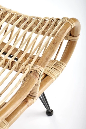 Fotel rattanowy Dami boho do salonu i na taras wypoczynkowy naturalny na czarnej podstawie