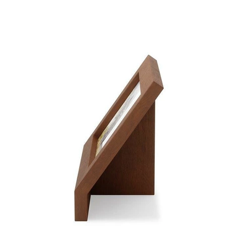 Drewniana ramka na zdjęcia 10x15 stojąca Podium orzech nowoczesna Umbra na biurko