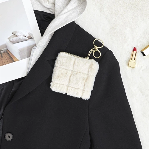 Portfelik futrzany kremowy