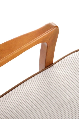 Fotel wypoczynkowy Grejs beżowy skandynawski do salonu z tkaniny na drewnianych nogach