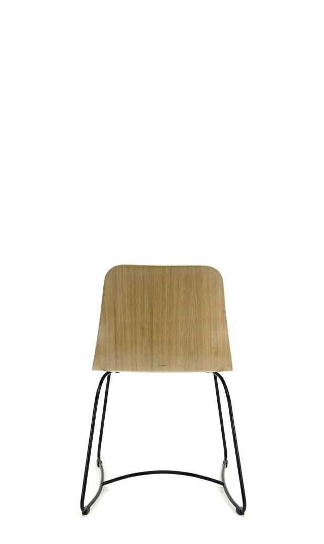 Krzesło drewniane Hips Fameg do jadalni i kuchni industrialne dębowe na płozach personalizowane