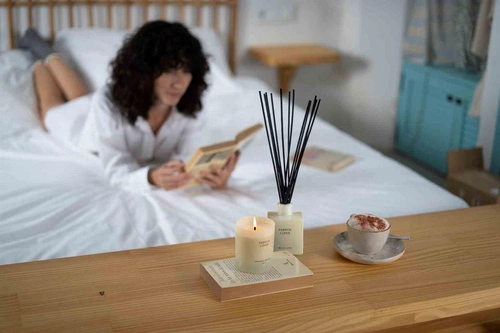 Świeca sojowa zapachowa French Linen Cereria Molla duża dekoracyjna do salonu