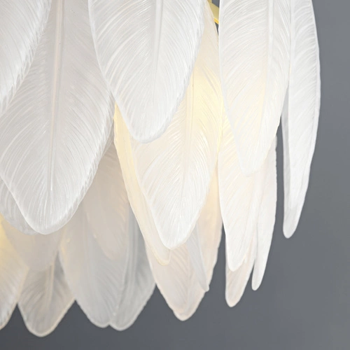 Lampa sufitowa PIUMA glamour biała złota szklana 80 cm do salonu i jadalni Step into Design