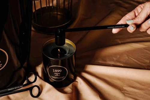 Świeca sojowa zapachowa Cereria Molla Boutique mięta bazylia czarna w szkle 230g