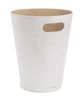 Kosz na śmieci biurowy drewniany Woodrow Umbra biały 7,5L nowoczesny design