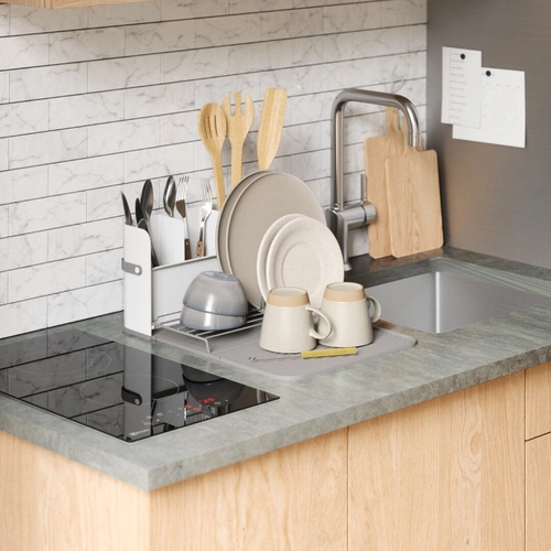 Ociekacz do naczyń Umbra Sling biały składany z matą i miejscem na sztućce na blat kuchenny