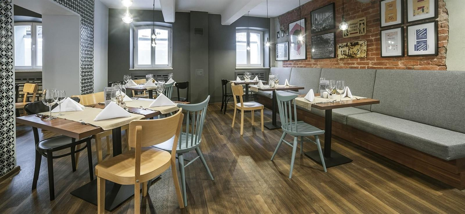 Krzesło drewniane Fameg Stick personalizowane skandynawskie do jadalni i kuchni patyczak