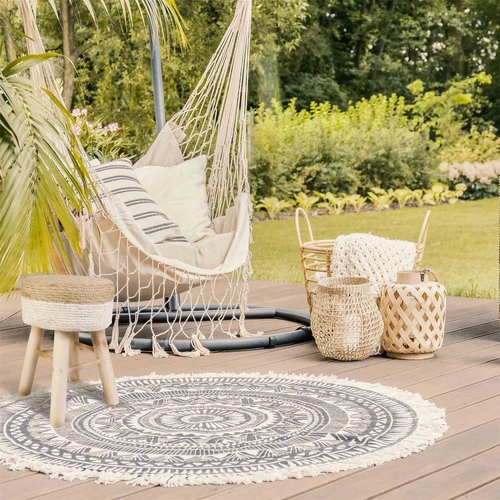 Stołek boho Bolsa biały i naturalny do salonu i sypialni drewniany miękki Intesi