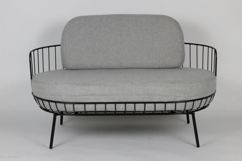 Sofa Trappola czarna szare poduszki Outl