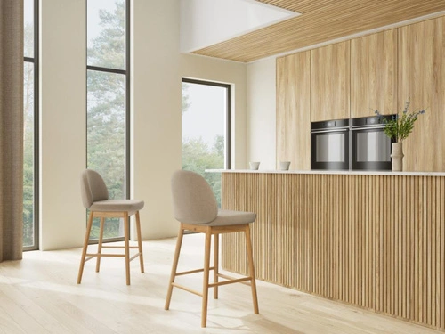 Hoker Sophia beżowy tapicerowany 65 cm do kuchni na dębowych nogach