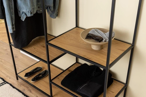 Nowoczesny stojący wieszak na ubrania z półkami Seaford dąb czarny do przedpokoju Actona