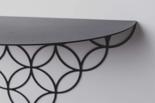 Nowoczesna półka ścienna na książki Holo czarna metalowa 37 cm POLYHEDRA do salonu