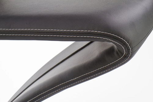 Krzesło tapicerowane Georgio Intesi czarne ekoskóra na płozach do jadalni i salonu nowoczesne