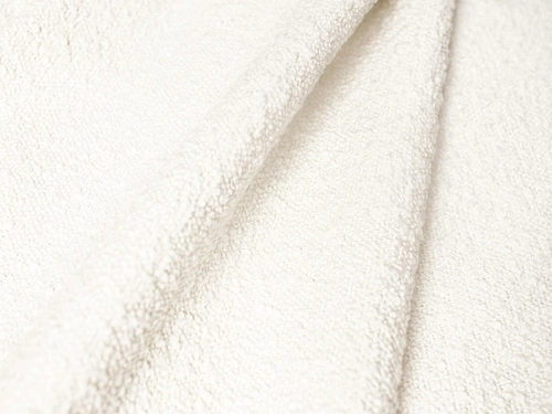 Fotel wypoczynkowy Jodie Beige Boucle do salonu nowoczesny beżowy boucle z podłokietnikami