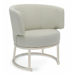 Fotel wypoczynkowy Likewise FAMEG skórzany nowoczesny na płozach do salonu personalizowany