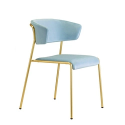 Fotel kubełkowy Lisa tapicerowany niebieski glamour do salonu i jadalni na złotych nogach