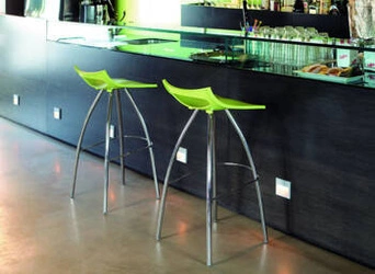 Hoker Diablito 65 cm zielony nowoczesny metalowy bez oparcia do kuchni i wyspy SCAB Design
