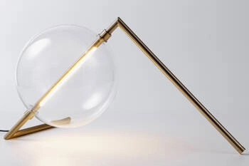 Lampa stołowa AMORE LED złota nowoczesna do salonu i sypialni ze szklanym kloszem 25 cm