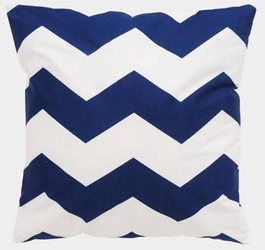 Poduszka dekoracyjna Chevron 40x40 bawełniana do salonu i sypialni biało-granatowa