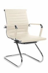 Krzesło biurowe Skid Intesi tapicerowane ekoskóra kremowe z podłokietnikami nowoczesne