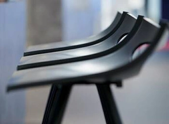 Hoker Diablito 65 cm antracytowy bez oparcia nowoczesny do kuchni na białych nogach SCAB Design