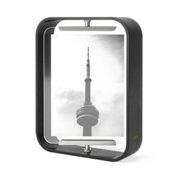 Ramka na zdjęcia 10x15 Bellwood czarna drewniana obrotowa stojąca Umbra na biurko